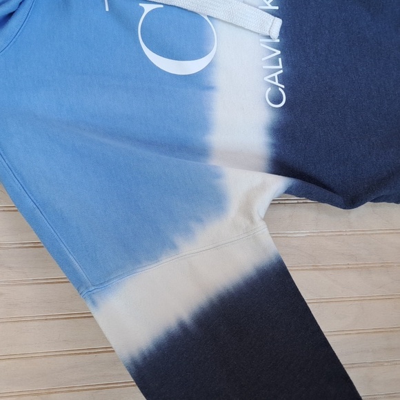 Calvin Klein Jeans Cropped Tie Dye Ombre Logo Graphic Hoodie Blue Cotton Blend - Picture 9 of 9